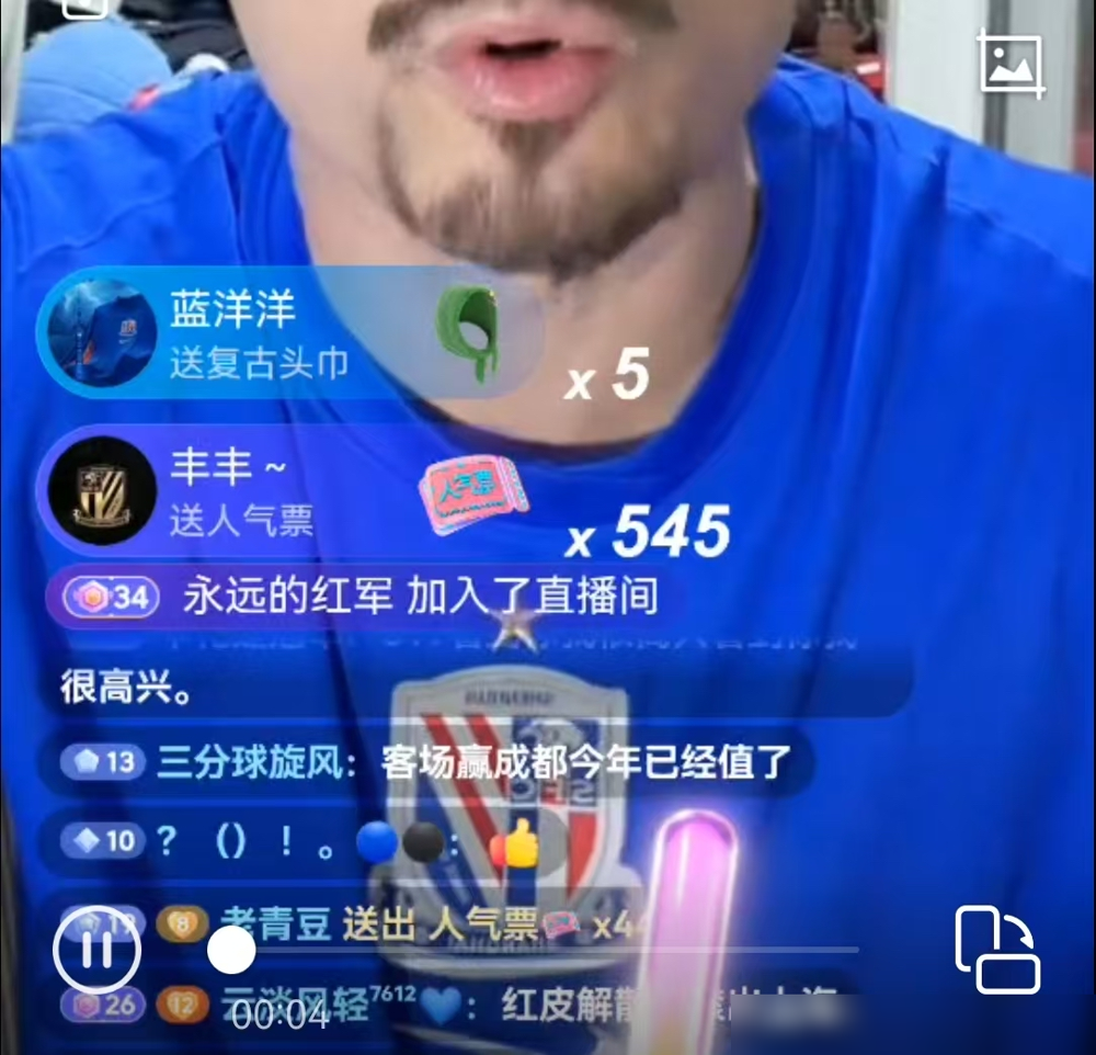 打完同城球迷惹怒平台端掉账号，申花网红球迷619居然又坐在镜头前苦口婆心了。7月30日他还在跟海港球