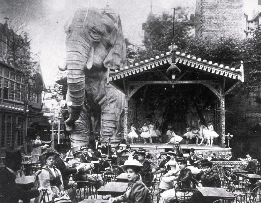 1889年10月6日，红磨坊在蒙马特高地开业，其花园里竟藏着一件意想不到的珍品：