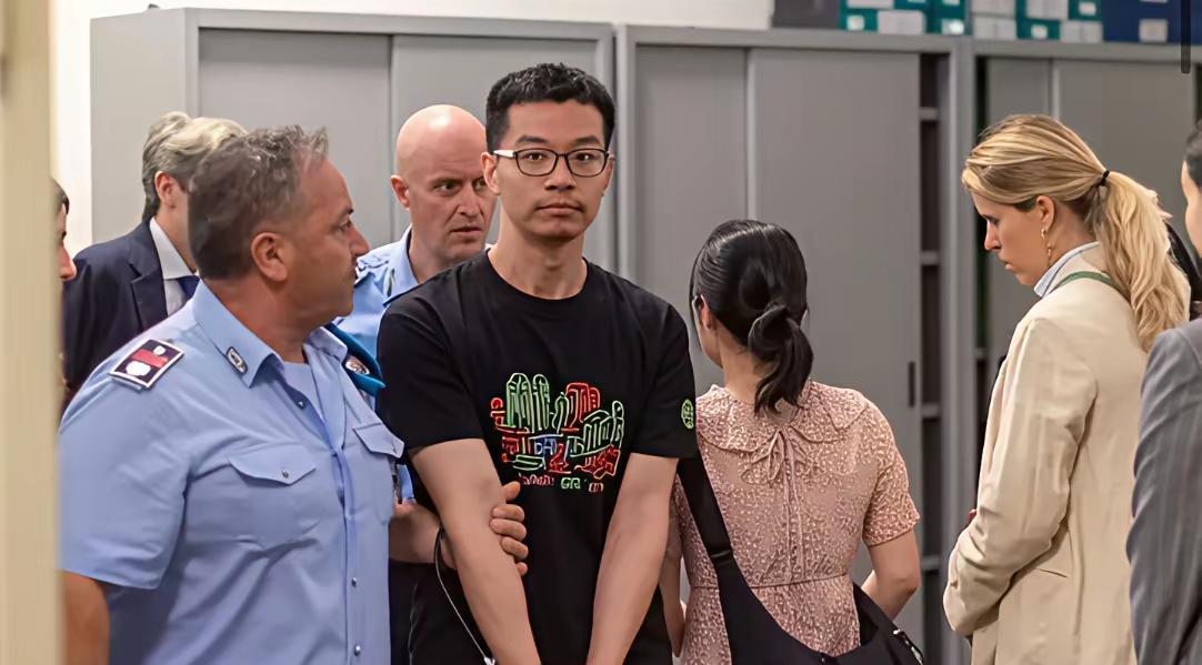 徐泽伟被引渡去美国，这件事给谁敲了警钟徐泽伟还是被推到了更复杂的处境里。意大
