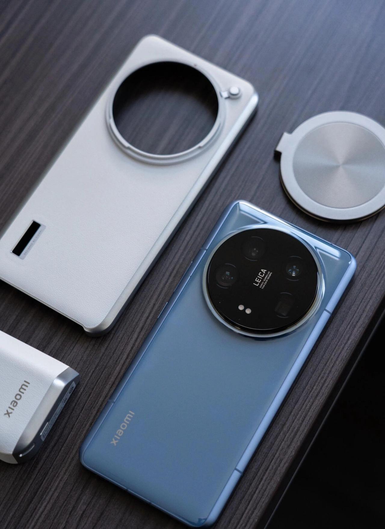 小米14Ultra上手真实体验：设计师终于听劝了！小编拿到了小米14Ultr