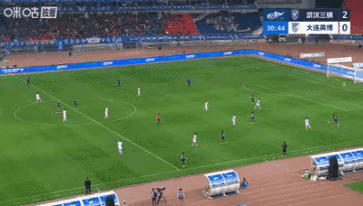 看武汉三镇绍尔的进球，长传冲吊，简单粗暴，这就是典型性中超。很多人都没想到，