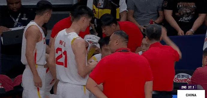 惊呆了？郭士强竟说：王俊杰防守，执行力和经验上有差距，没达到教练组要求。2节末