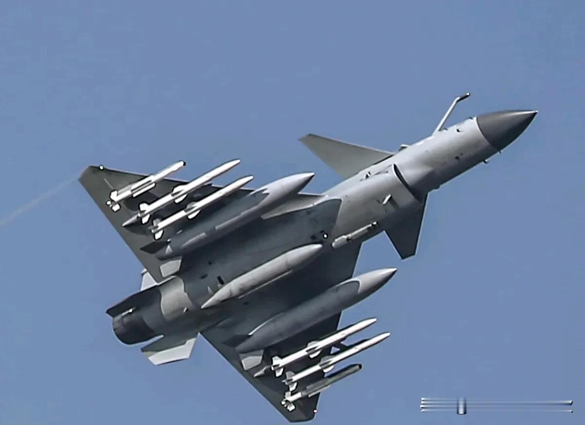 满弹的歼10C战机超酷！首批6架歼10C出口巴基斯坦，打破中国先进现役战机对外0