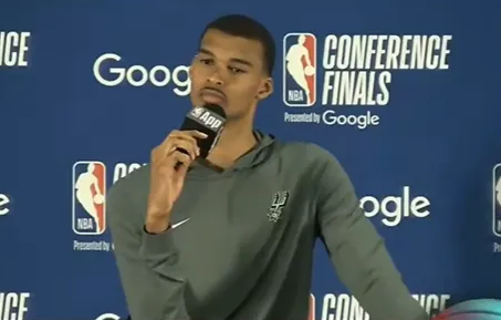 NBA季后赛，马刺以（1）108-123（2）不敌雷霆。本场比赛，马刺球员维克