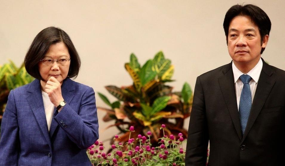 吕秀莲的政治顾问、“独派”大佬施正锋爆料：蔡英文正在整合绿营“反赖”人马，择机宣