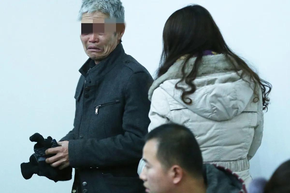 湖北武汉，男子跟前妻离婚，6岁的女儿判给他，谁料，他嫌女儿是个累赘，把她扔给父母