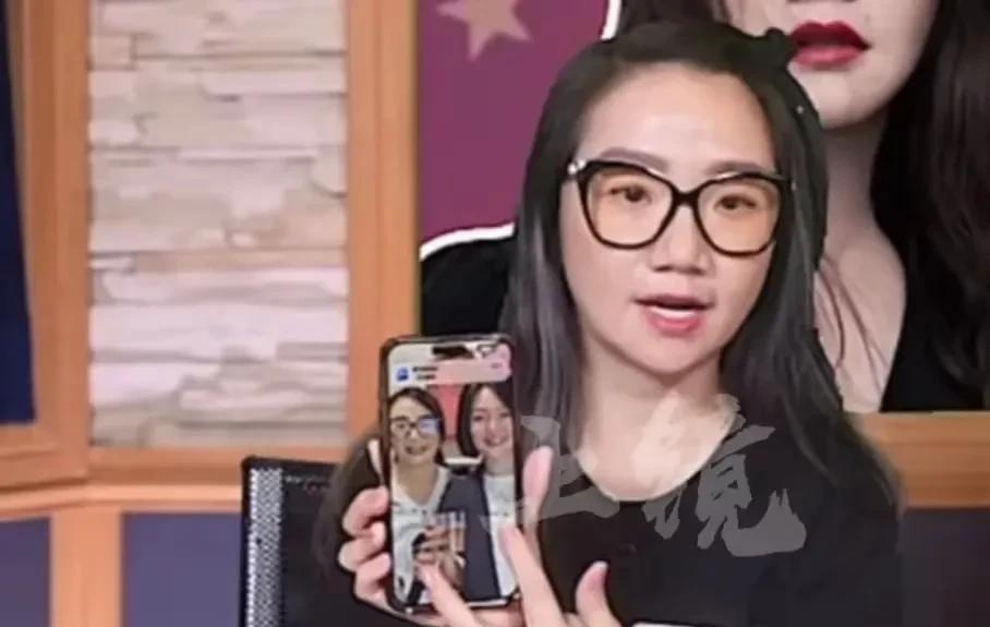 S妈演“苦情戏”的时候能不能提前跟小S沟通，害的大家差点信了！台媒一边曝小S状