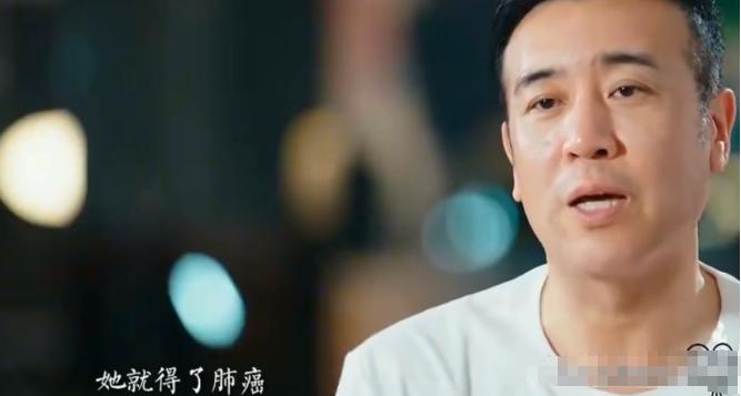 演员于和伟说:“我上大一的时候,有天家里来电话,说我大姐去世了,肺癌,听到这个消