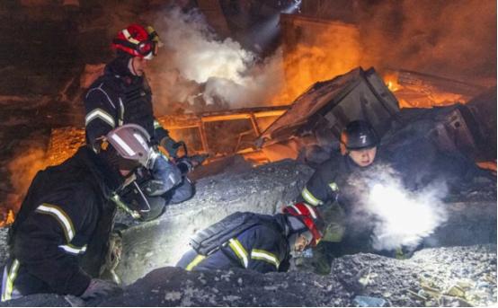 泽连斯基都快笑了，俄罗斯这样打，怎么可能打得过乌克兰。 最近网上有句话传得挺