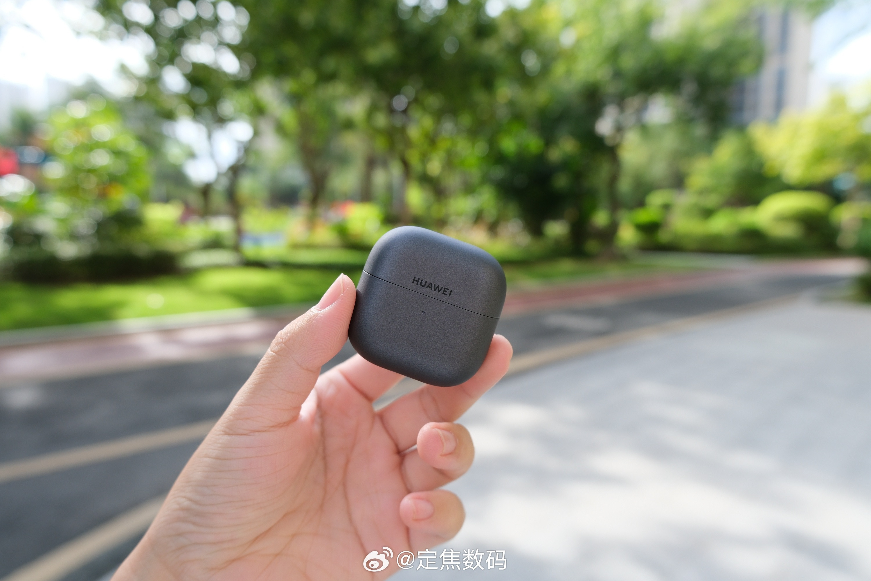 作为原厂耳夹耳机...用华为FreeClip2，比较了一下其他的耳夹耳机，包