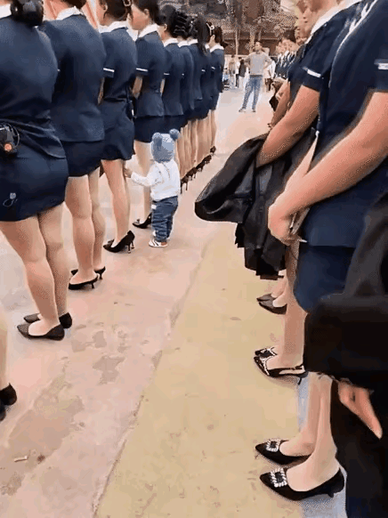 羡慕了吧，其实他是老板的儿子。