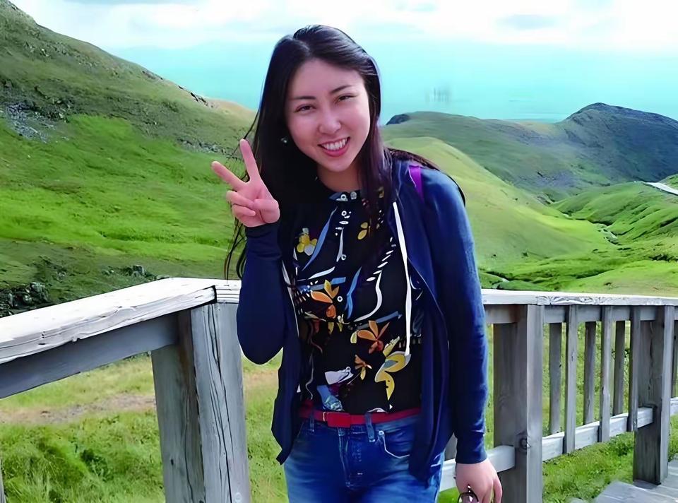 你猜现在全中国，最讨厌贾浅浅的是谁？就是莫言的女儿管笑笑了，以前人家管笑笑，