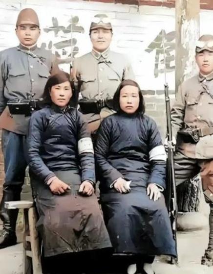 1942年，大汉奸刘四姐满心欢喜跟着“日军”领任务，却不知这些“太君”是