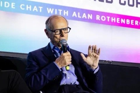 美国职业足球大联盟前主席艾伦·罗森伯格认为，美国职业足球大联盟的升降级制度是不可