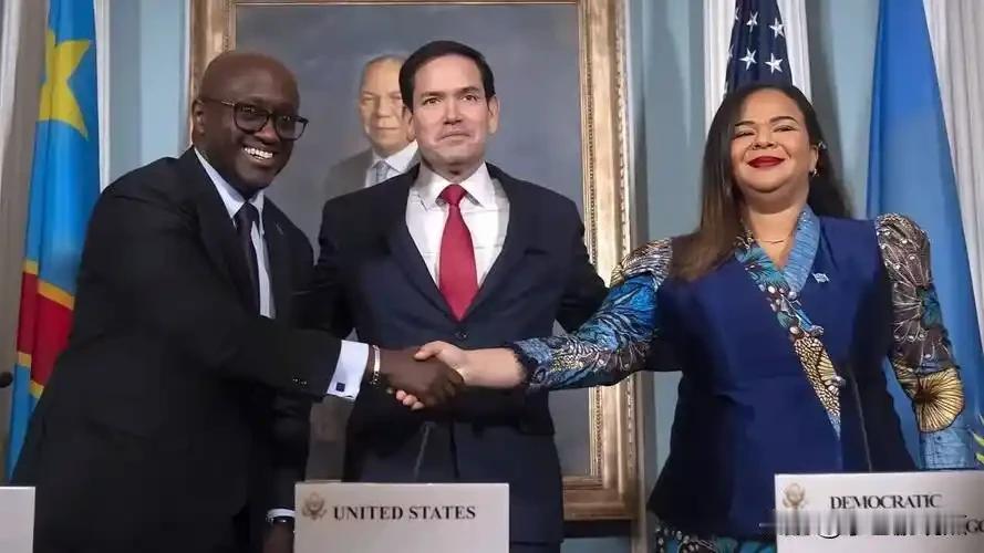 白宫上演和平骗局！刚卢血战为矿产，特朗普零成本收割非洲财富刚卢两国打了半天