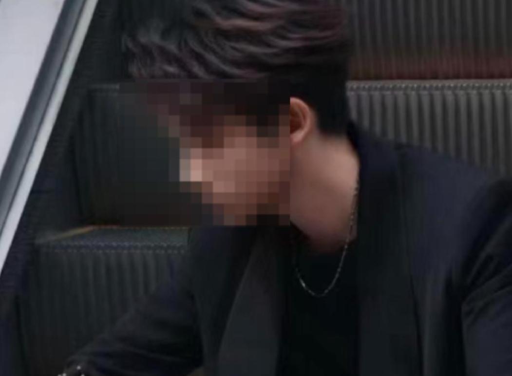 安徽，已婚女子纪某半年给24岁男主播打赏391万9千余元，另外私下转