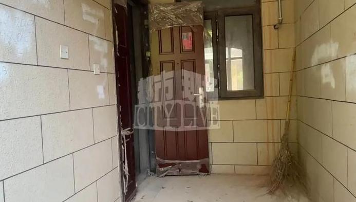 江西南昌，一男子买下别墅后，一直都没装修，直到10多年后，他才回来查看，结果却发