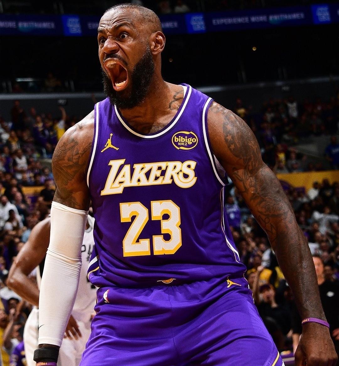 湖人惨败现毒瘤真面目，双核后场争冠纯属白日梦湖人13分惨败无班刺，丢人现眼的表