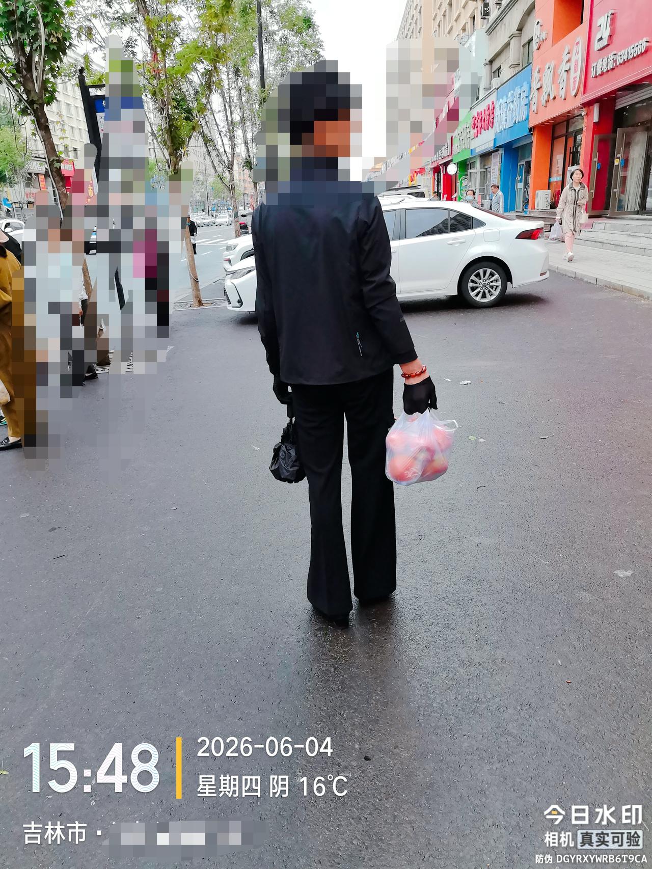这绝对是最干净整洁的66岁老人，没有之一这位干净整洁的66岁老人
