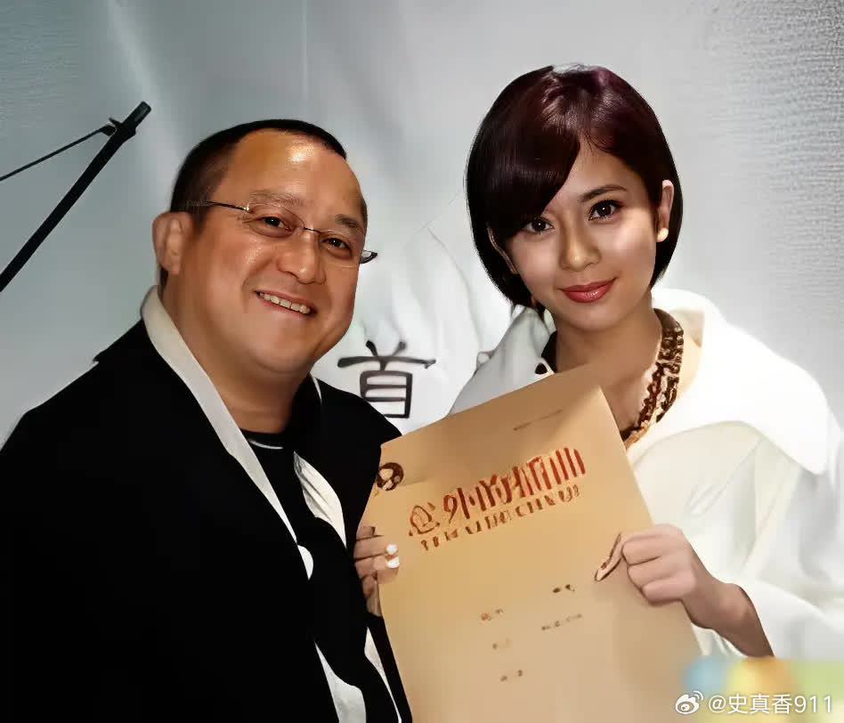 在曾志伟初婚的当晚，并没有陪着妻子王美华共度良夜，而是与朋友出去醉饮，一喝就是3