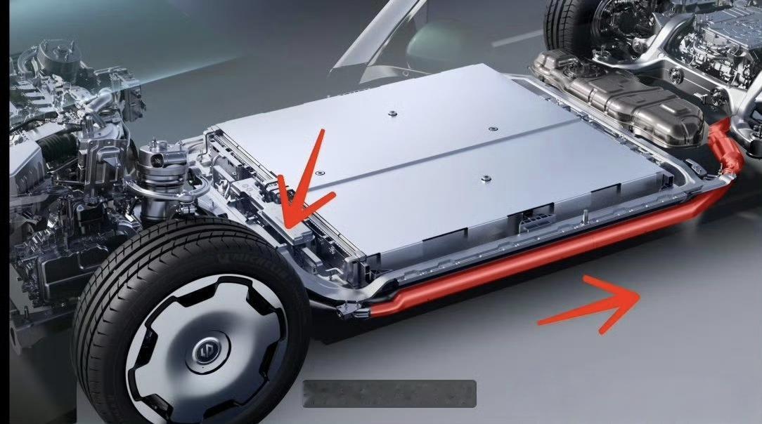 零跑D19排气管集成在门槛梁下，引起了一定的争议。看着是个大胆突破传统的设计，会