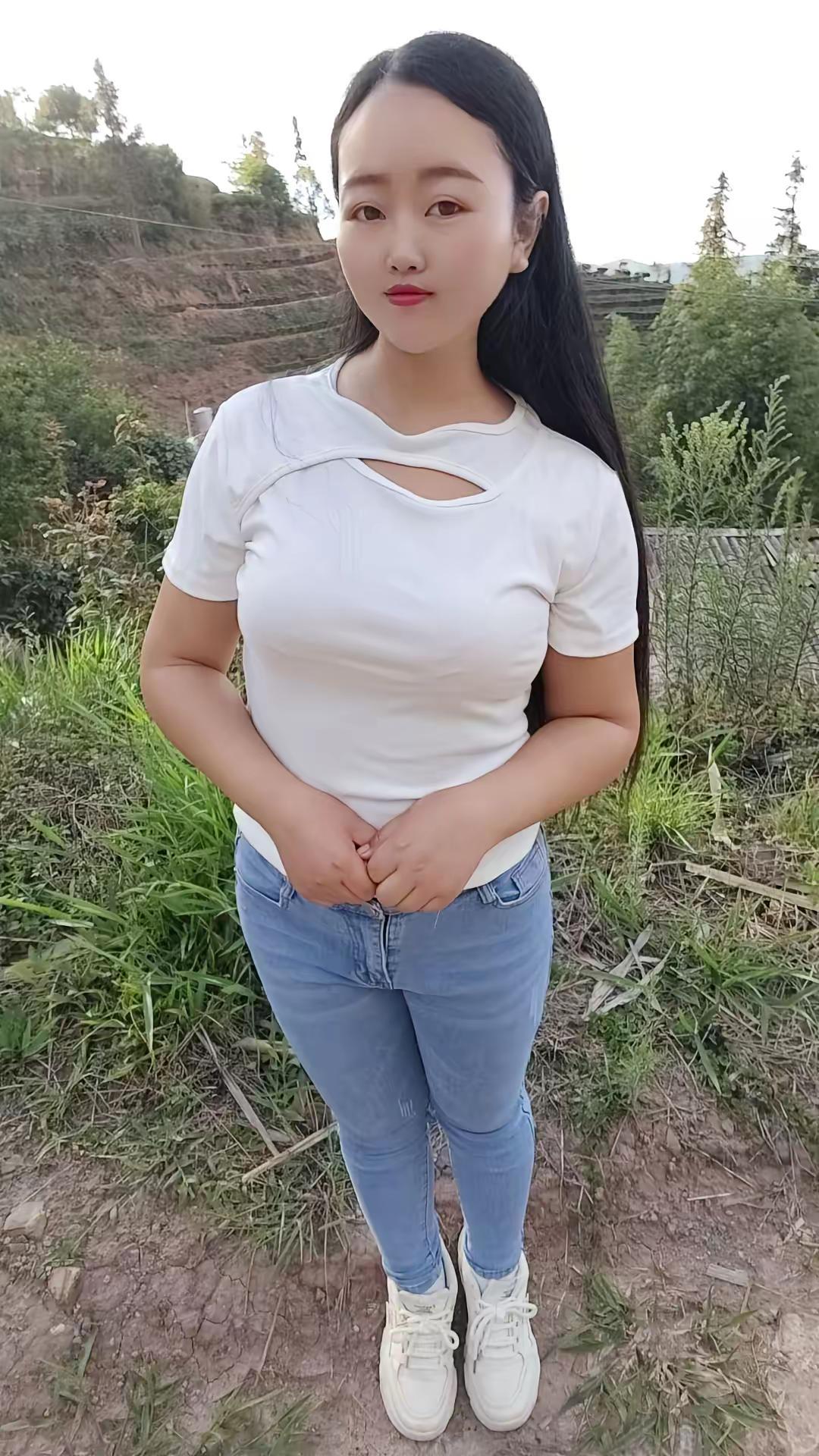 紧身牛仔裤微胖女生单身小姐姐