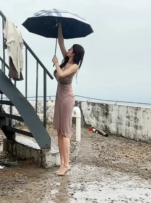 犹豫一秒都是对雨伞的不尊重