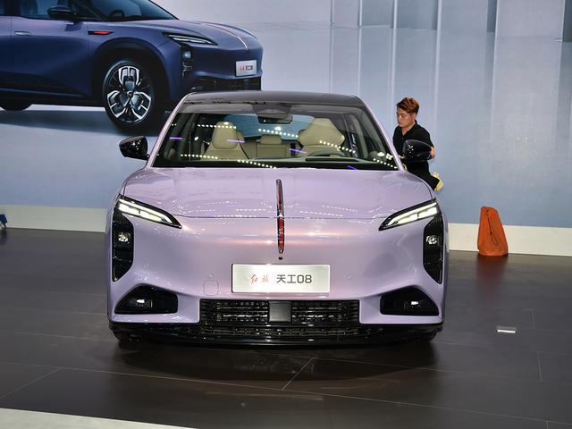 红旗全新纯电车要来了, 定位中大型SUV, 预售23.98万