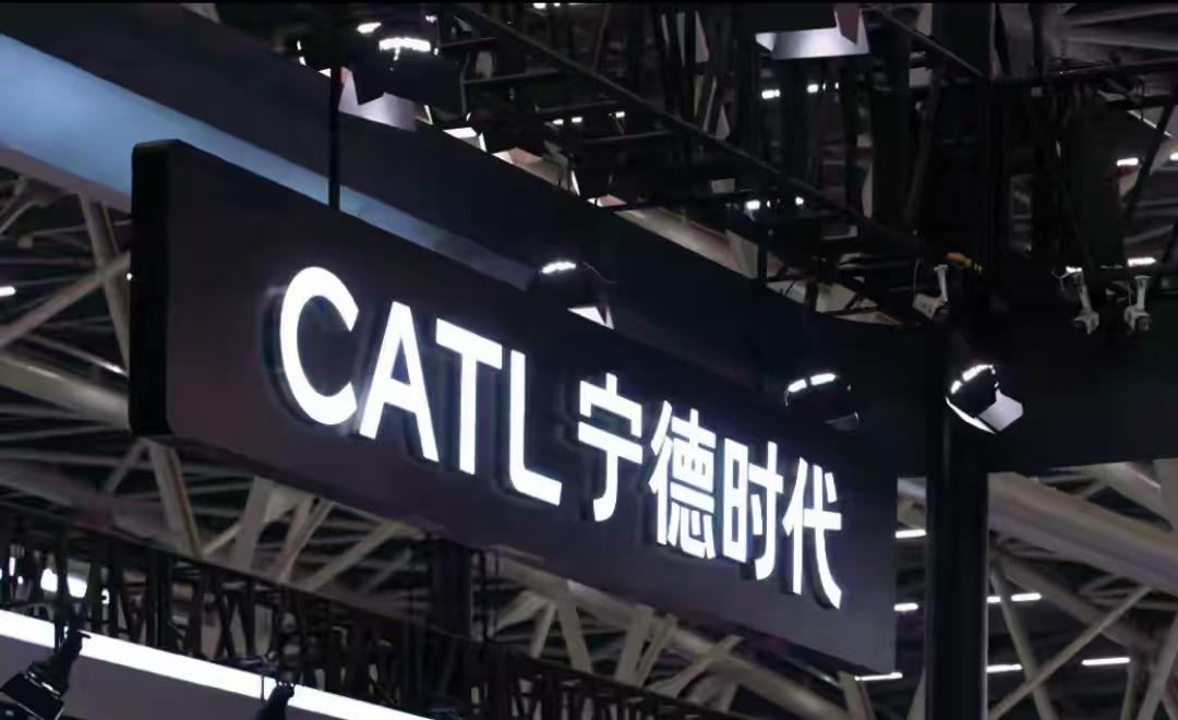 锂电池拼了16年，把价格从“天价”打到了“白菜价”。结果宁德时代突然甩出一张