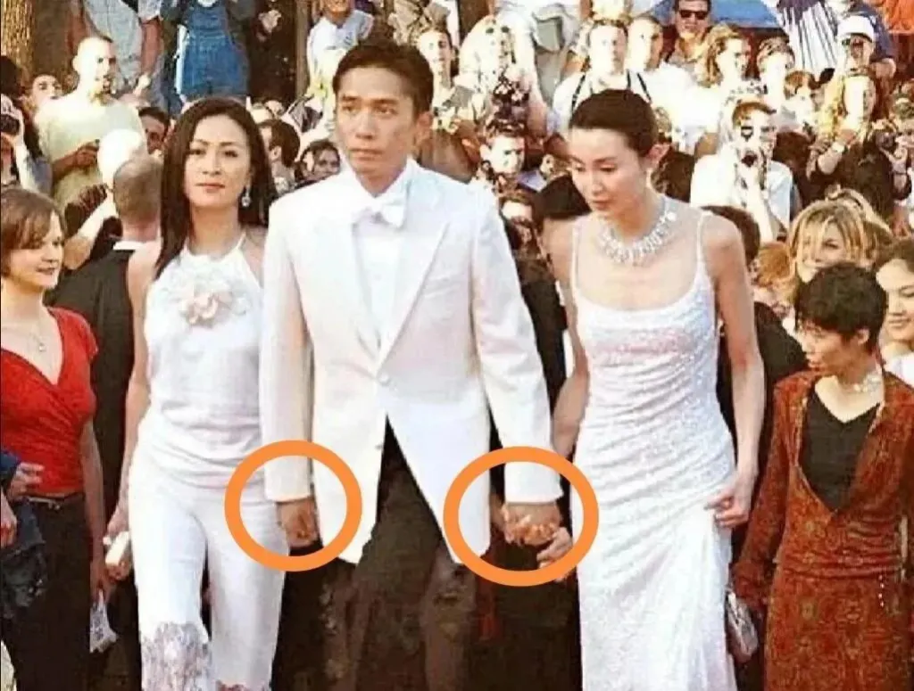 梁朝伟右边这个是张曼玉，左边这个是谁？叫什么名字？你们知道吗？