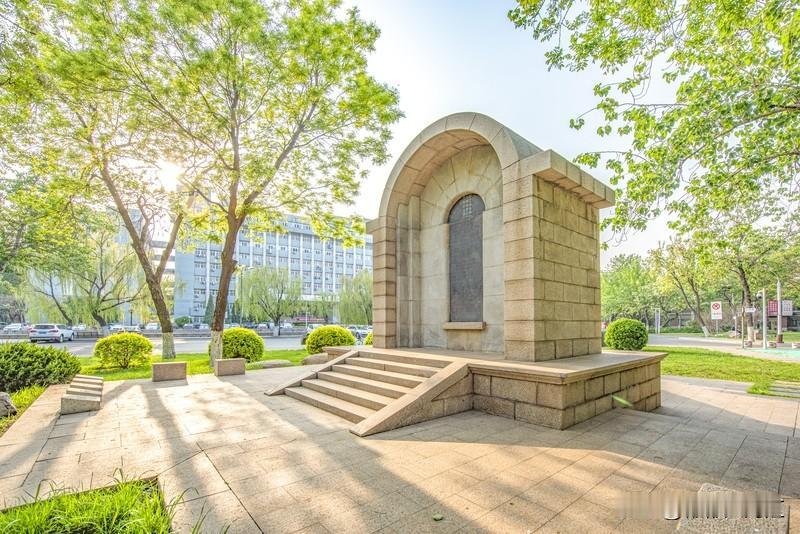 这事还挺不好说。我有个朋友去泰国旅游，跟当地人交流时，说中文那发音和语调肯定跟泰