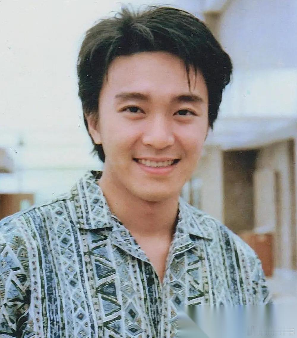 1983年《射雕》片场，周星驰拦住导演：我可不可以先伸手挡一下，第二掌再咽气？