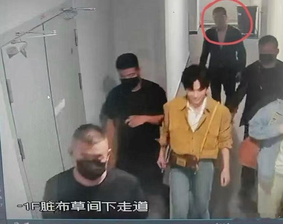 梓渝大眼音乐节全新单曲首次演绎【收到几张图】之前梓渝被暴的酒店视频其实是想让