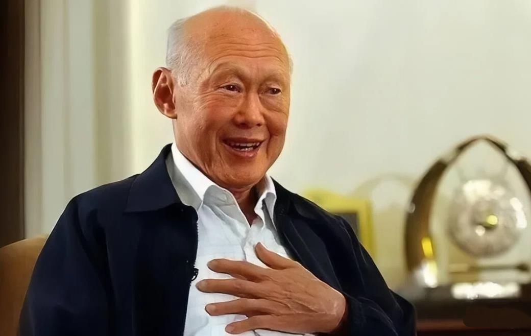 新加坡“国父”李光耀说：“只要官员有超出工资来源的巨额财富，就说明他在贪污，解释