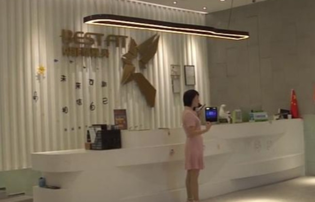 浙江杭州，苏女士今年4月份去杭州文一西路的某健身机构，被忽悠说之后卡费要涨，现在