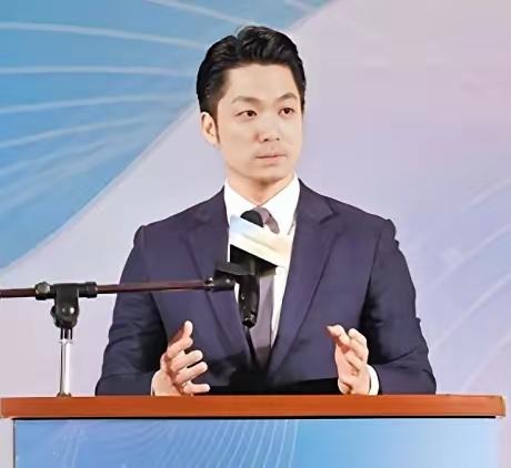 记者问蒋万安：你是台湾人还是中国人？蒋万安的回答出乎预料。他说：我是台湾人，是台