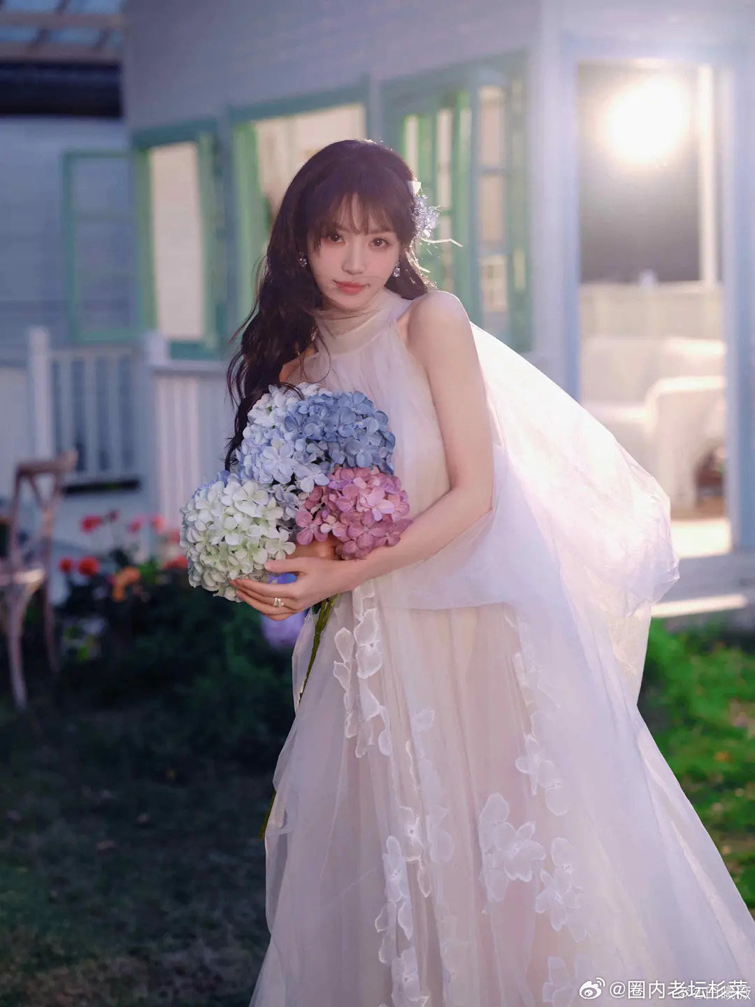 逐玉最初定的女主是白鹿，当初🍍因为不想平番在后，所以给了田曦薇？