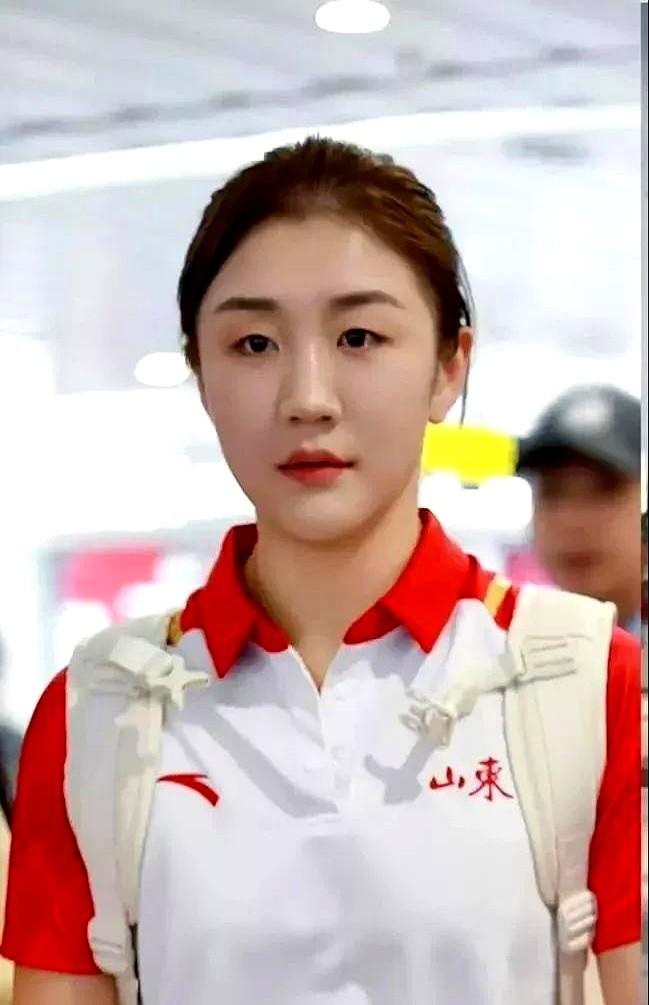 我好像找到陈梦皮肤好的秘诀了，就是吃鱼。之前一直纳闷，她那皮肤怎么能那么白嫩