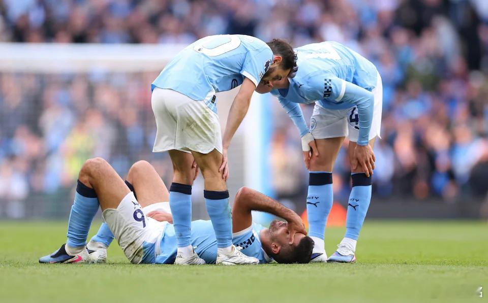 曼城2比1阿森纳虽然阿森纳在天王山之战1-2客场输给了曼城，但OPTA的超级计