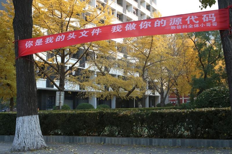 10月6日江苏常州这事儿太逗了。一男子骑行口渴，在便利店花3元买“饮料”。老板把