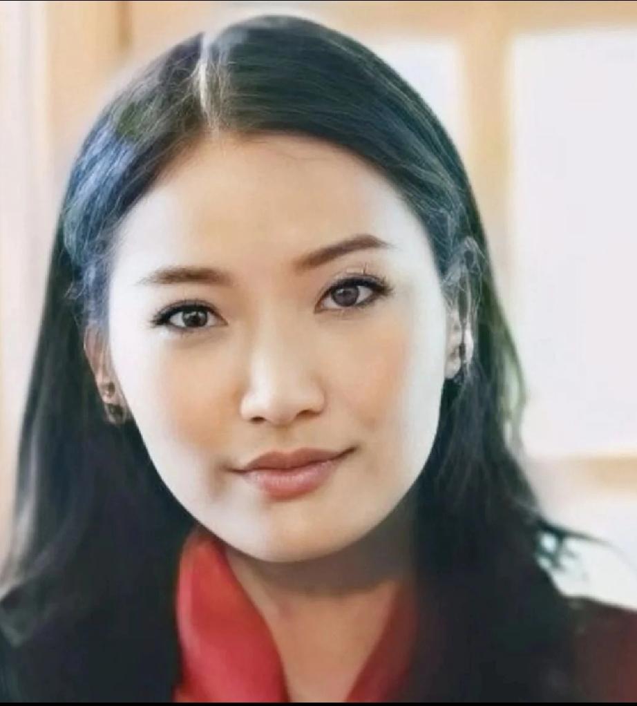 佩玛和苏提达，都是高贵的王后。佩玛清冷而秀气，苏提达热情而优雅；佩玛和帅气的