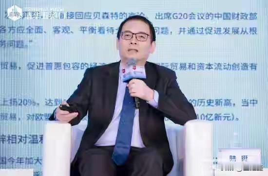 别再纠结人民币涨跌！中国经济真正的难题：钱没花在普通人身上最近人民币又升了，
