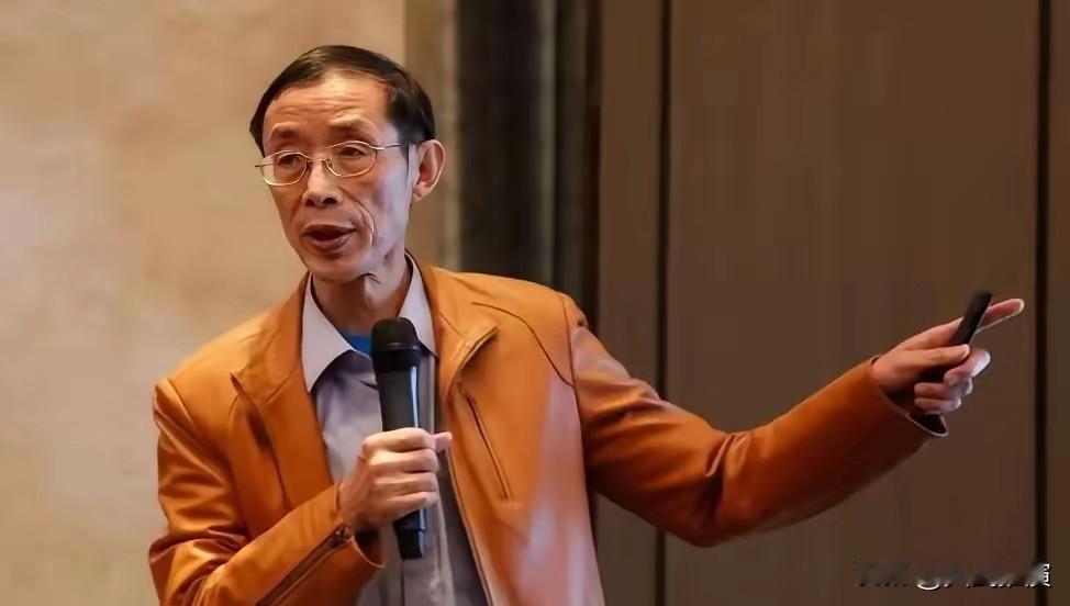 复旦大学陈平教授最近直言，过去40多年，中国干部培训和高校教授队伍里，西方价值观