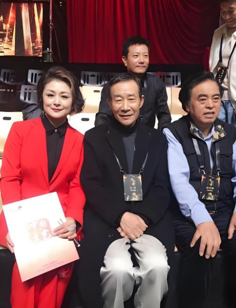 一次，李雪健在接受采访时，突然提及曾合作过的演员于和伟，他直言：“这人骨子里坏得