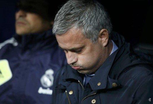 【穆里尼奥：这是我职业生涯最差赛季】5月18日讯，穆里尼奥赛后疲惫地出现在新闻发