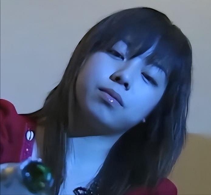 2007年，湖南长沙一家酒店里，七八个壮汉围着一名长相清秀的年轻女子，轮番上阵给