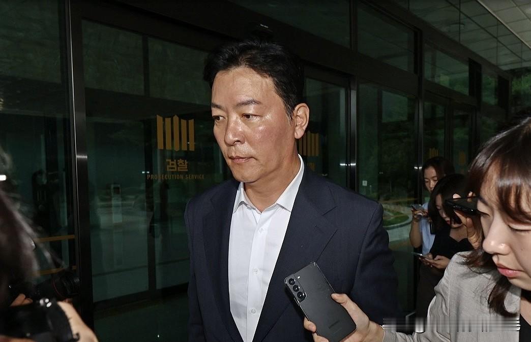 韩国总统警卫处17日宣布，已对涉嫌妨碍前总统尹锡悦逮捕令执行的前处长金成勋作出惩