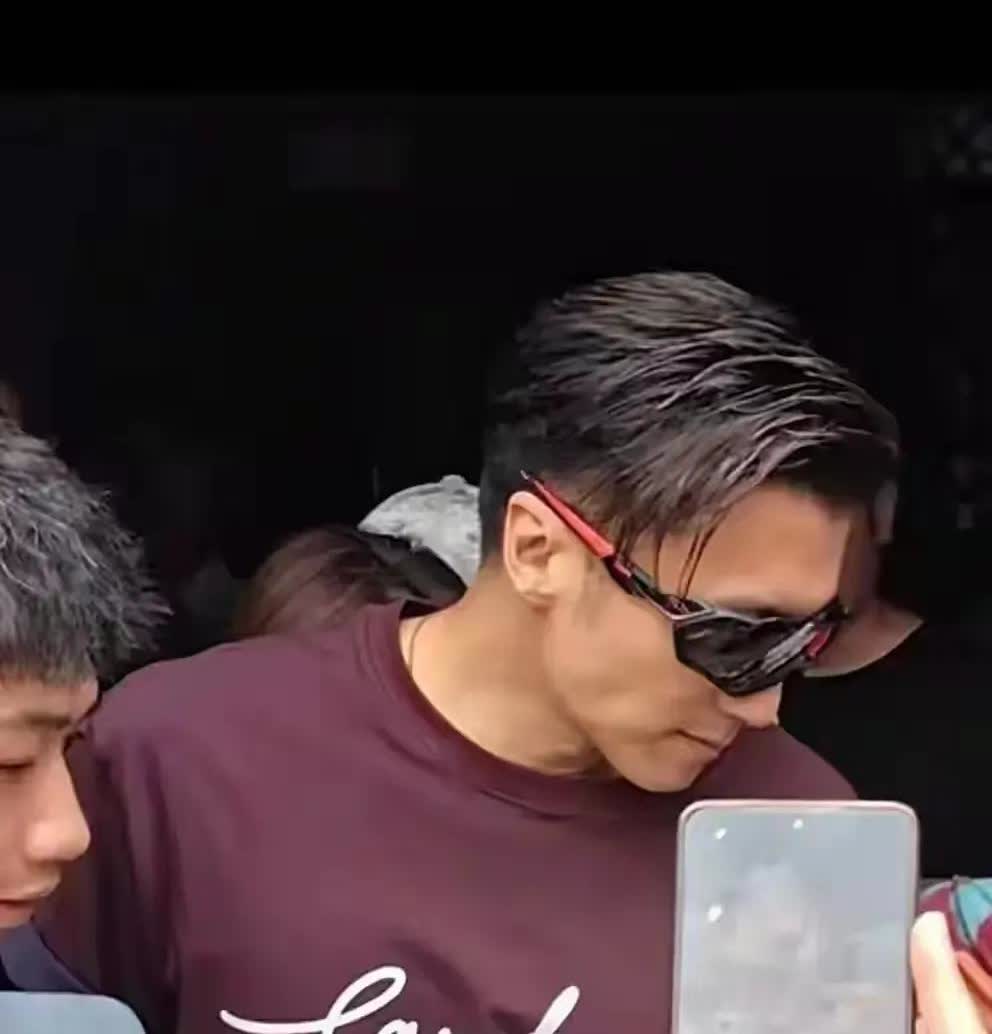 把少年感“焊”死在身上的谢霆锋再一次证明了王菲眼光的“毒辣”也证实了“男