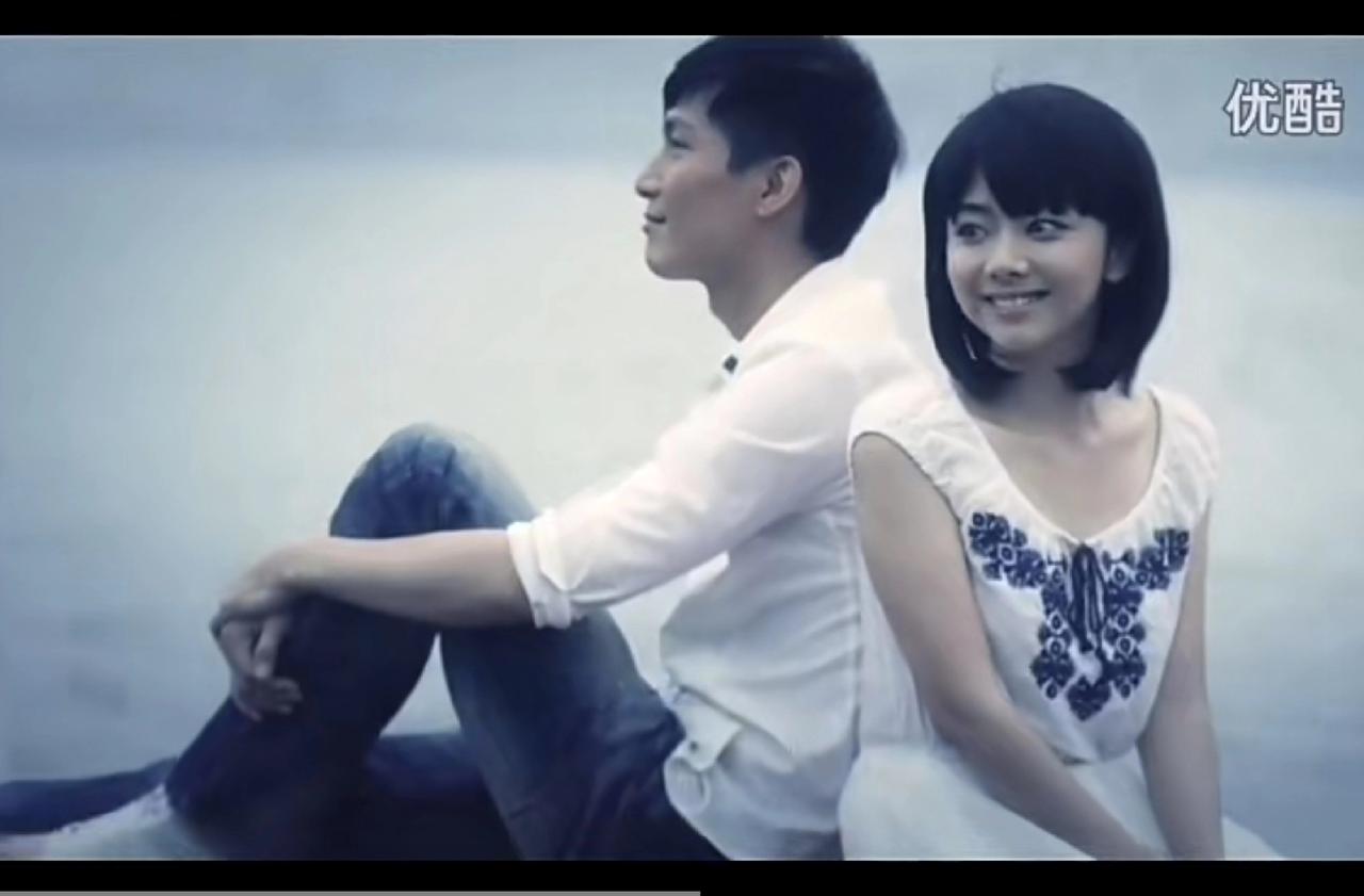 陈楚生演唱会谭松韵送了花蓝，受伤害的却是王栎鑫[大笑]花蓝挺漂亮，文字才是亮点