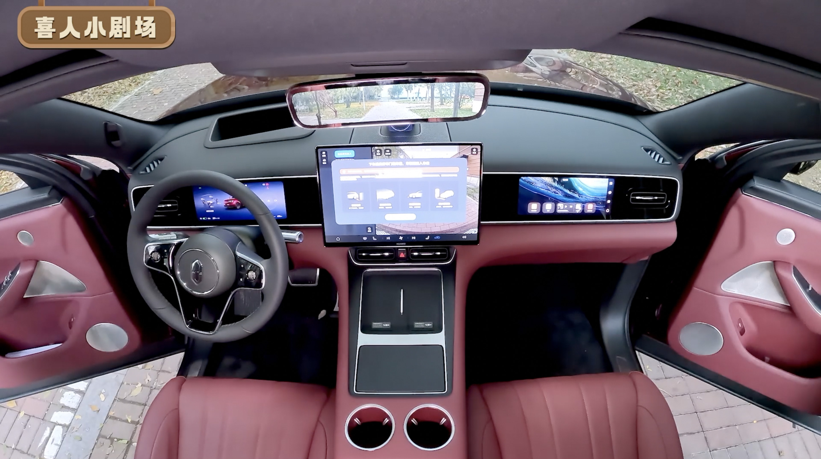 有句话说，“开全新问界M7，全家都欢喜”，现在很多用户都是“一大家子”，家里的车